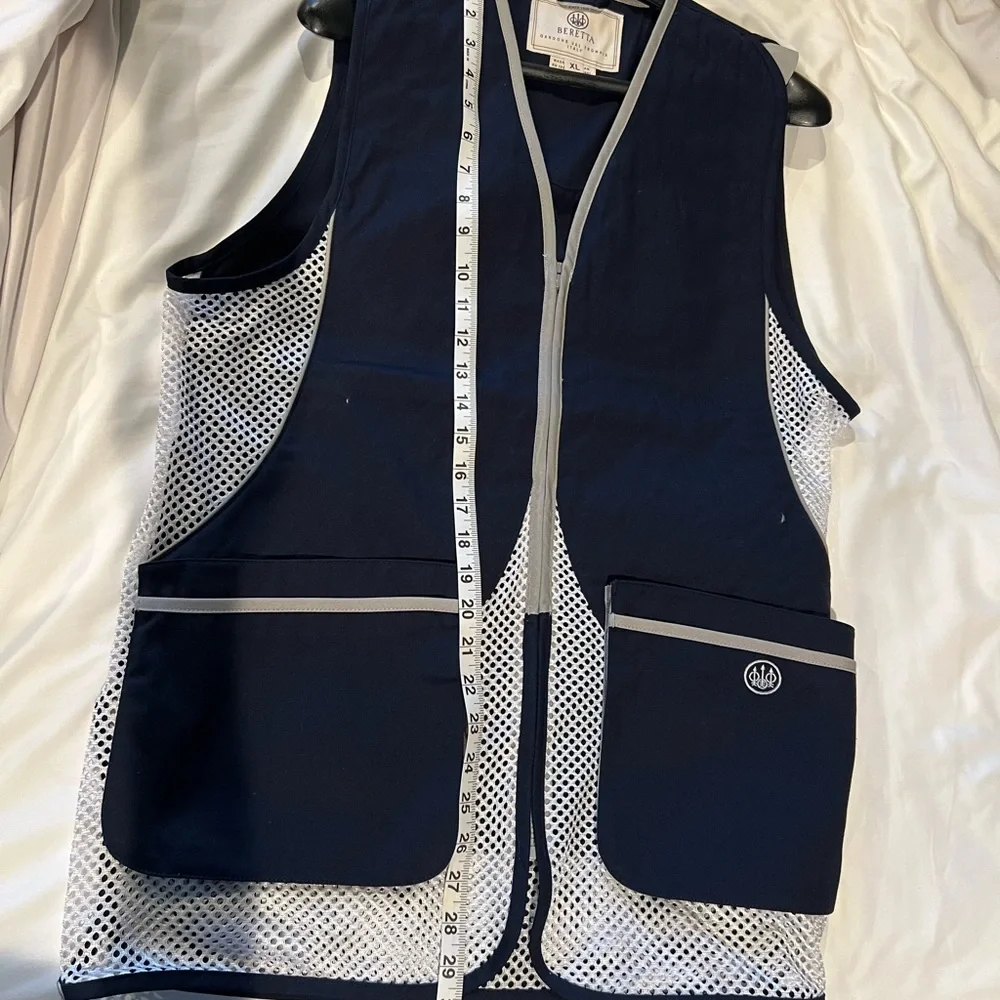 Navy and white Beretta shooting vest - Picture 5 of 5